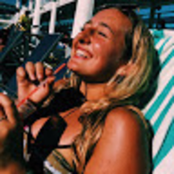 Meet your Posher, Luccia - Picture 1 of 1